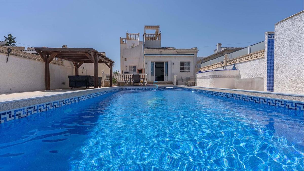 Venta de chalet independiente en Casa o chalet en La Siesta - El Salado - Torreta, Torrevieja, Torrevieja
photo 2