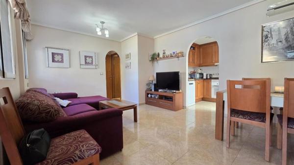 Chalet adosado en Calle Gotzone Mora, Parque Acuático - Sector 25, Torrevieja thumbnail 1