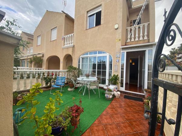 Chalet pareado en Calle Jardin del Mar, 73, Punta Prima, Torrevieja photo 1