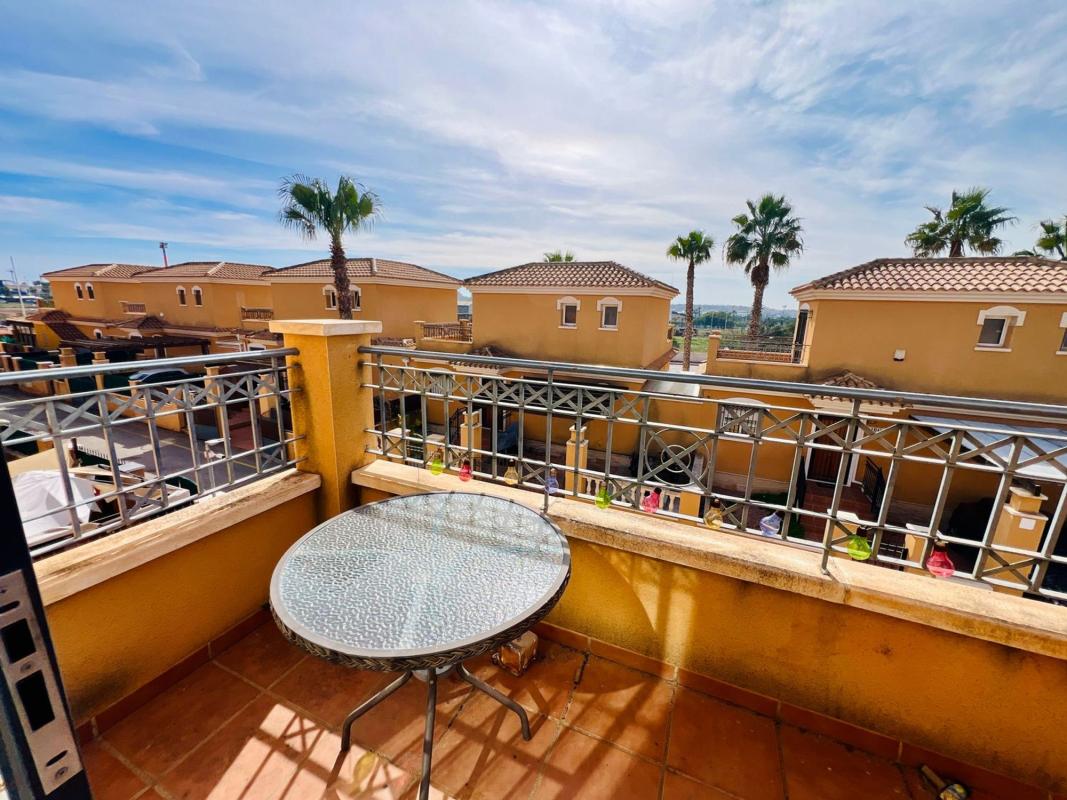 Продажа таунхауса в Chalet adosado en Calle Gotzone Mora, 21, Parque Acuático - Sector 25, Torrevieja , Торревьеха photo 3