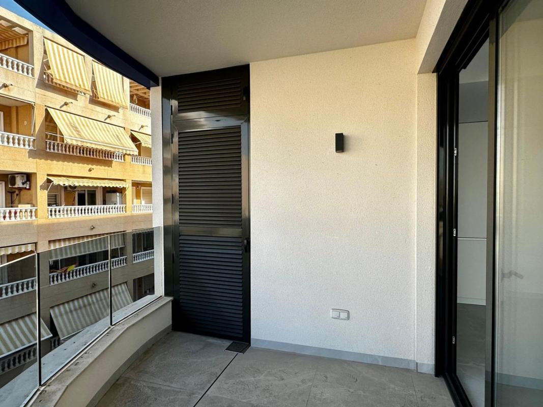 Sprzedaż mieszkania w Piso en Calle Ramón Gallud, 164, Las Piscinas Naturales, Torrevieja, Torrevieja
photo 1