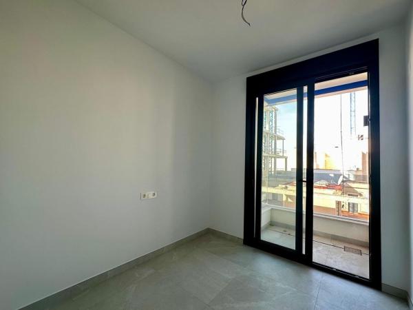 Venta de piso en Piso en Calle Ramón Gallud, 164, Las Piscinas Naturales, Torrevieja, Torrevieja
thumbnail 3