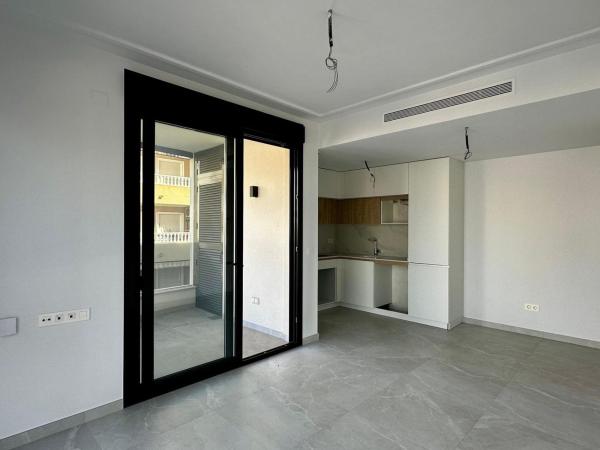 Venta de piso en Piso en Calle Ramón Gallud, 164, Las Piscinas Naturales, Torrevieja, Torrevieja
 photo 4