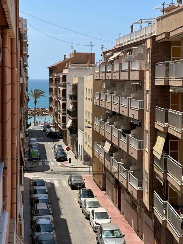 Venta de piso en Piso en Calle Ramón Gallud, 164, Las Piscinas Naturales, Torrevieja, Torrevieja
 photo 2