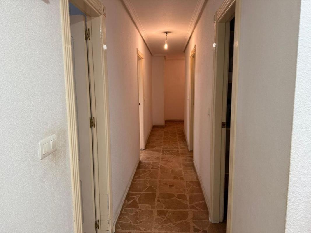 Sale of apartment in Piso en Calle Ramón Gallud, 49, Las Piscinas Naturales, Torrevieja, Torrevieja
photo 3