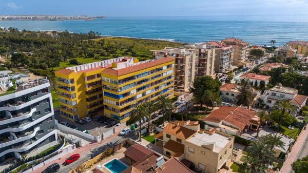Sale of flat in Piso en Calle Pleamar, Punta Prima, Torrevieja, Torrevieja
photo 1