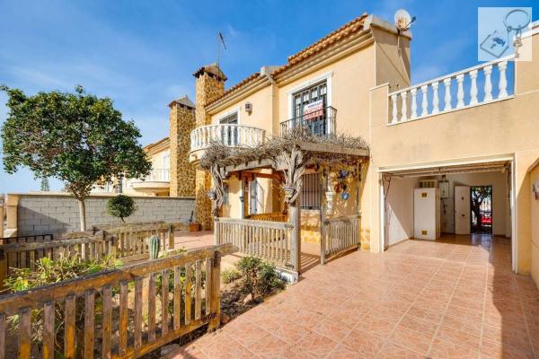 Casa o chalet independiente en Calle del Toboso, Aguas Nuevas, Torrevieja photo 1