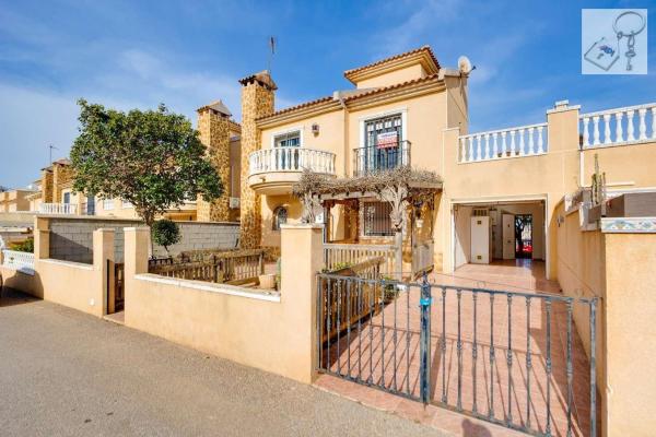 Casa o chalet independiente en Calle del Toboso, Aguas Nuevas, Torrevieja thumbnail 2