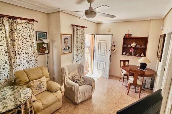 Chalet pareado en Zona los Frutales, Torrevieja photo 2