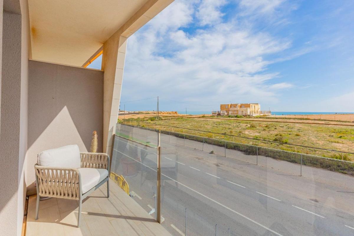 Sale of apartment in Piso en Calle Enrique Fermi, 1, Zona los Frutales, Torrevieja, Torrevieja
photo 1
