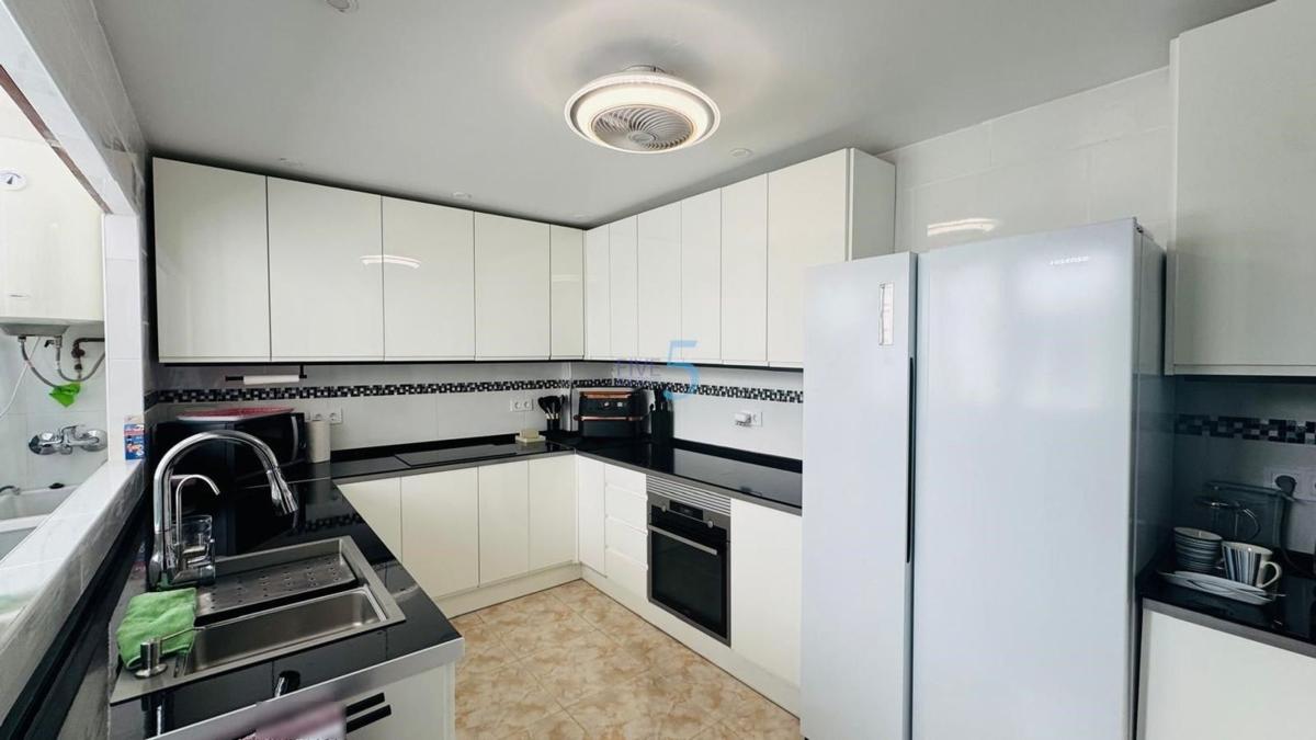Sale of apartment in Piso en Las Piscinas Naturales, Torrevieja, Torrevieja
photo 4