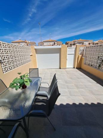 Chalet adosado en Avenida Paris, Aguas Nuevas, Torrevieja photo 1