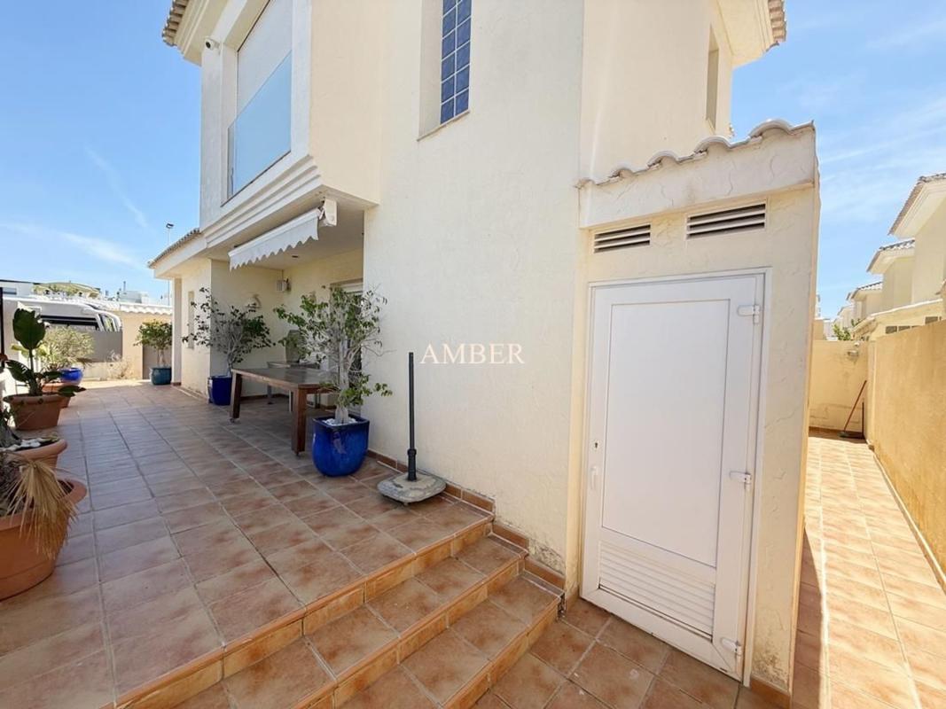 Sprzedaż niezależnego domku jednorodzinnego w Chalet pareado en Residencial Da Vinci, 1, La Siesta - El Salado - Torreta, Torrevieja, Torrevieja photo 5