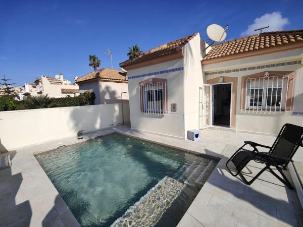Casa o chalet independiente en Avenida Sol Naciente, Aguas Nuevas, Torrevieja photo 1