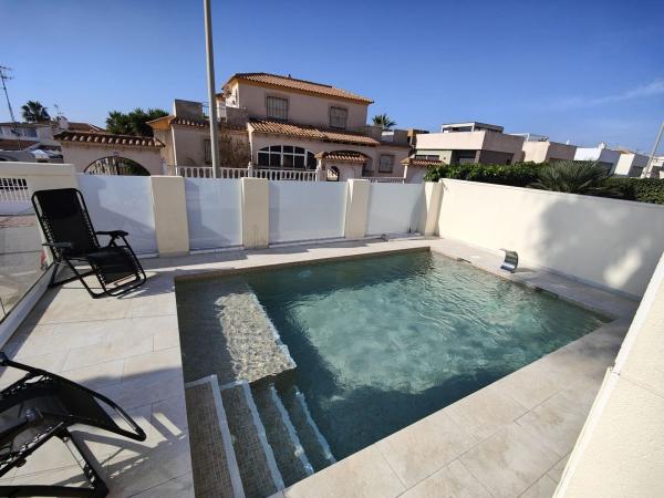 Casa o chalet independiente en Avenida Sol Naciente, Aguas Nuevas, Torrevieja thumbnail 3