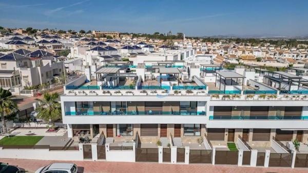 Chalet independiente en venta en Casa o chalet en Los Balcones - Los Altos del Edén, Torrevieja, Torrevieja
photo 1