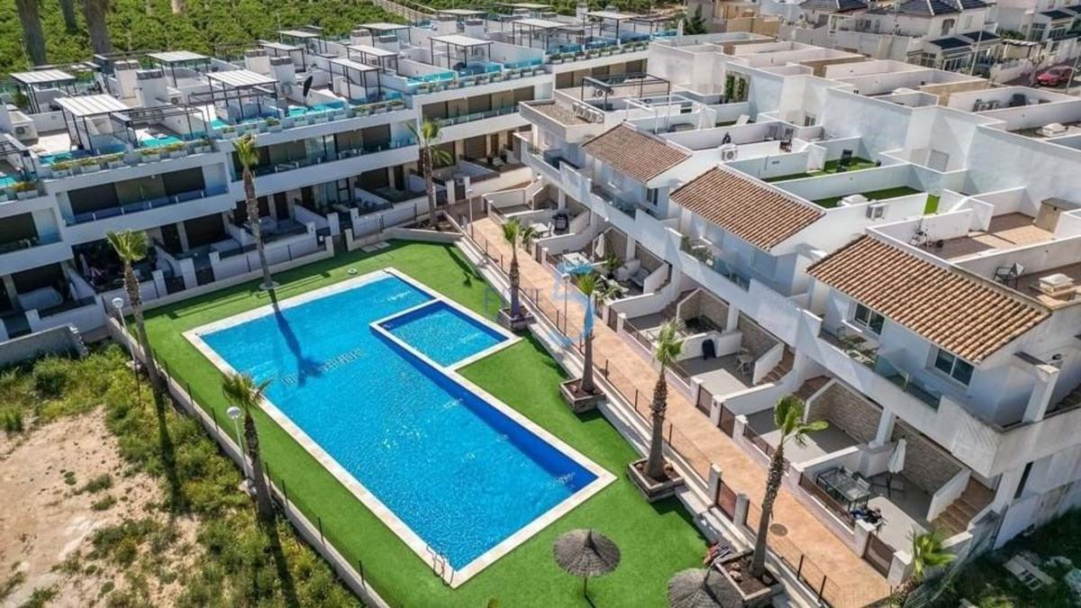 Sprzedaż niezależnego domku jednorodzinnego w  Casa o chalet en Los Balcones - Los Altos del Edén, Torrevieja, Torrevieja photo 2