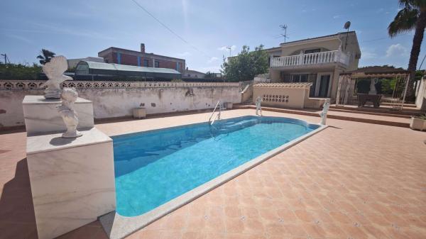 Chalet adosado en Los Balcones - Los Altos del Edén, Torrevieja photo 1