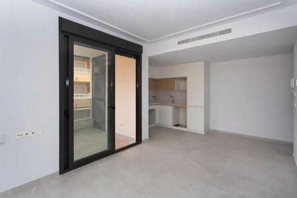 Sale of flat in Piso en Las Piscinas Naturales, Torrevieja, Torrevieja
 photo 2