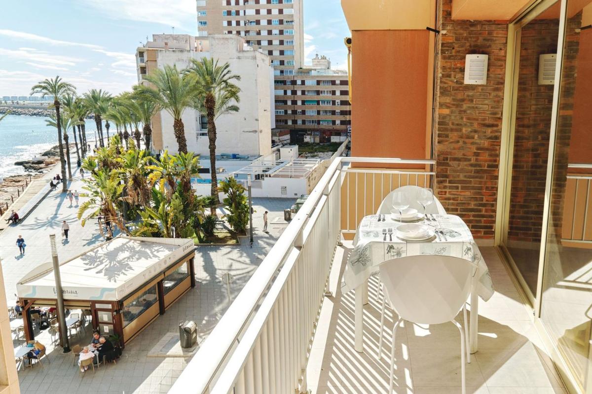 Sprzedaż mieszkania w Piso en Calle Ramón y Cajal, 33, Las Piscinas Naturales, Torrevieja, Torrevieja
 photo 2