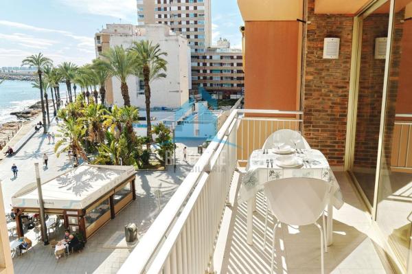 Sale of flat in Piso en Las Piscinas Naturales, Torrevieja, Torrevieja
 photo 1