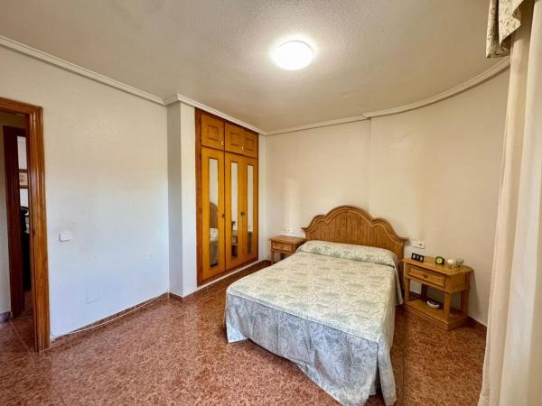 Chalet adosado en Urbanización las Barcas, 10, Los Balcones - Los Altos del Edén, Torrevieja thumbnail 2