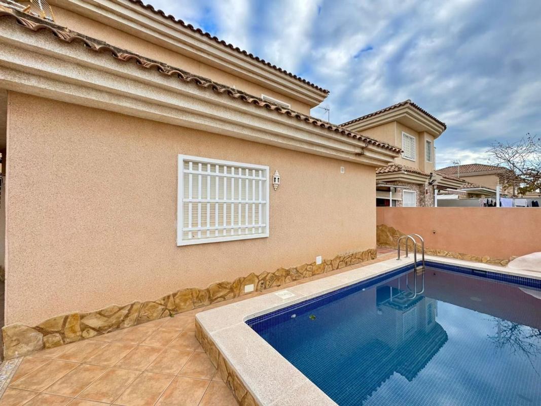 Sprzedaż szeregowego domku w  Chalet adosado en Urbanización las Barcas, 10, Los Balcones - Los Altos del Edén, Torrevieja , Torrevieja photo 5