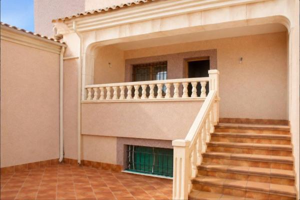 Chalet adosado en Avenida Tomas Boj Andreu, Los Balcones - Los Altos del Edén, Torrevieja thumbnail 3