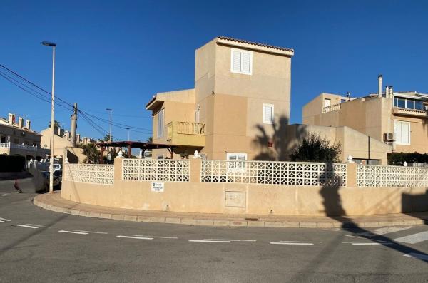 Chalet pareado en Calle Gandhi, Zona los Frutales, Torrevieja photo 3