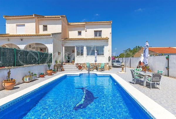 Chalet pareado en Avenida de la Asuncion, Los Balcones - Los Altos del Edén, Torrevieja thumbnail 3