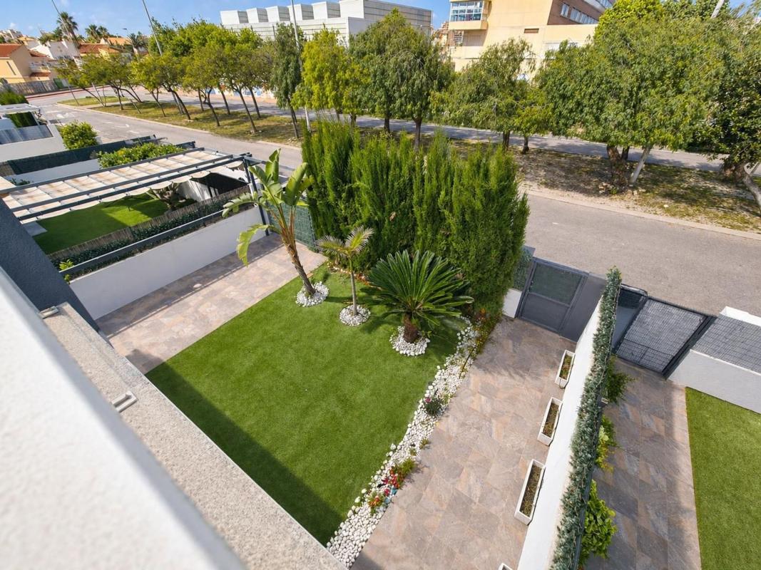 Sale of townhouse in  Chalet adosado en Avenida Tenerife, Aguas Nuevas, Torrevieja , Torrevieja photo 4