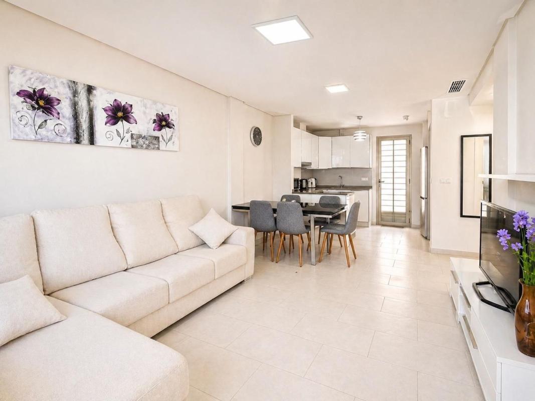 Sale of townhouse in  Chalet adosado en Avenida Tenerife, Aguas Nuevas, Torrevieja , Torrevieja photo 5