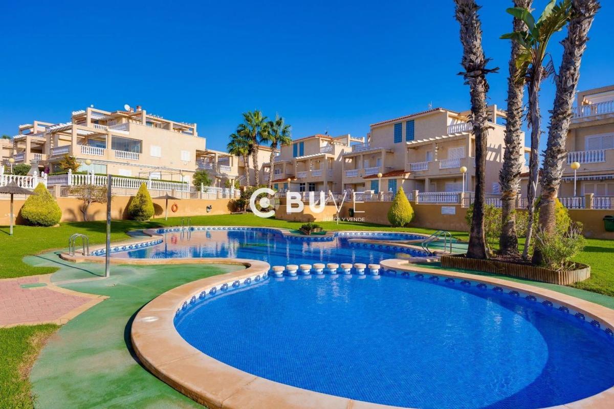 Sprzedaż szeregowego domku w Chalet adosado en Calle del Pino, Los Balcones - Los Altos del Edén, Torrevieja , Torrevieja photo 4