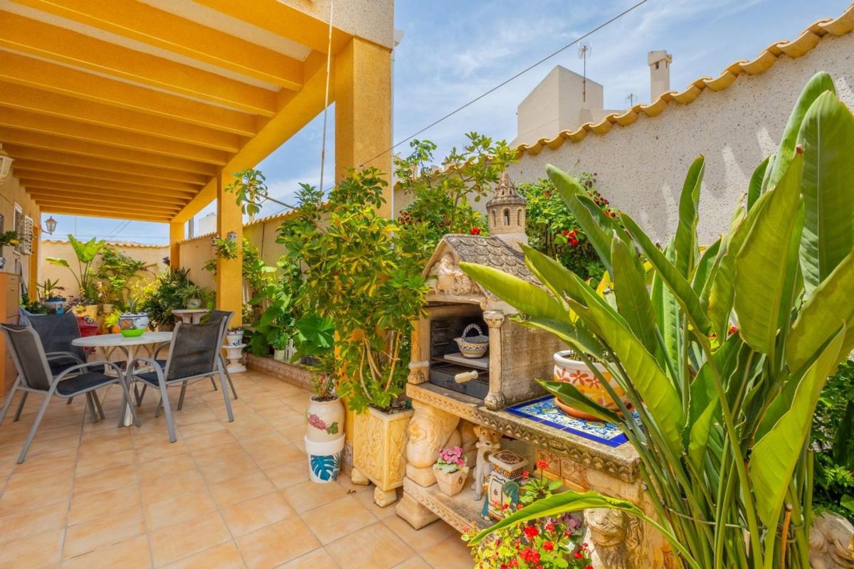 Продажа таунхауса в Chalet adosado en Calle Juan Ramón Jiménez, Zona los Frutales, Torrevieja , Торревьеха photo 5