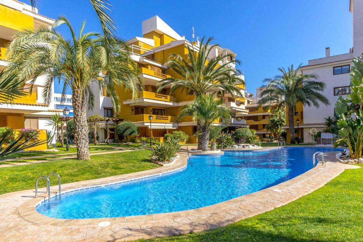 Venta de piso en Piso en Calle Mar Rizada, Punta Prima, Torrevieja, Torrevieja
photo 1