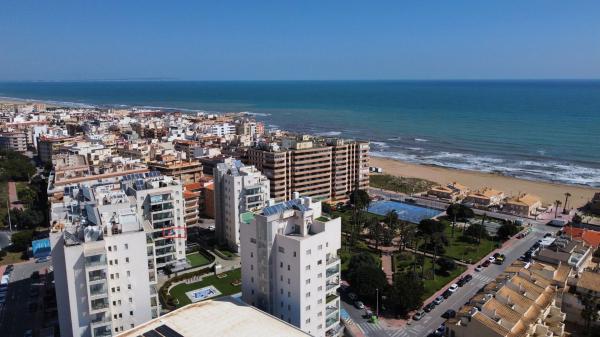 Venta de piso en Piso en Calle del Delfín, Los Europeos, Torrevieja, Torrevieja
photo 1