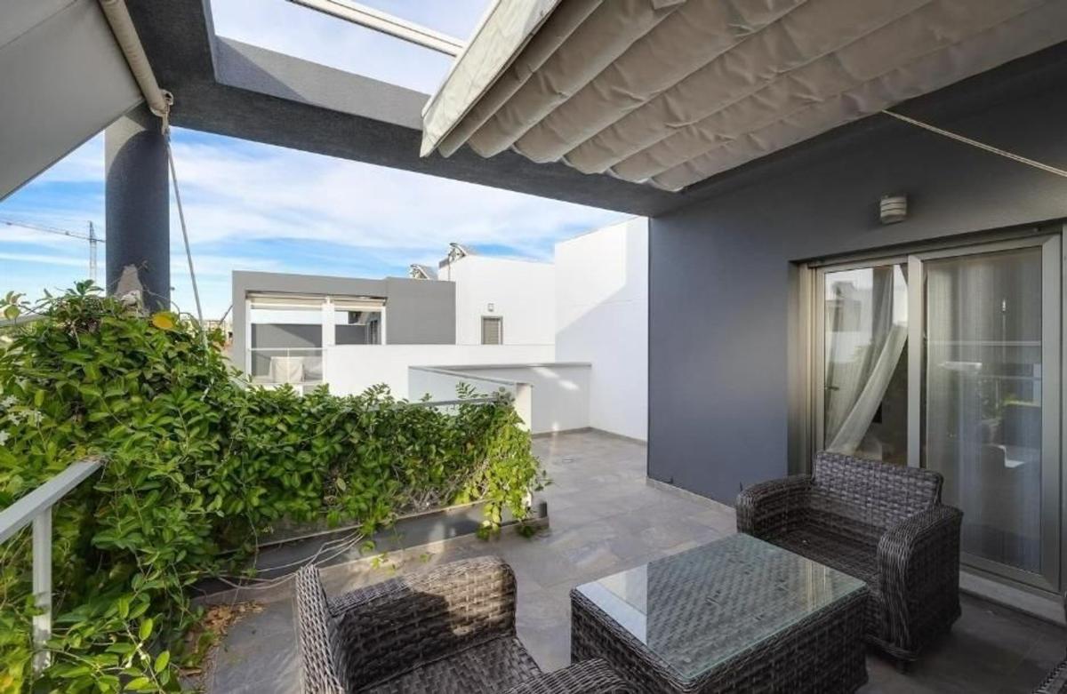 Продажа таунхауса в  Chalet adosado en Avenida Tenerife, Aguas Nuevas, Torrevieja , Торревьеха photo 5