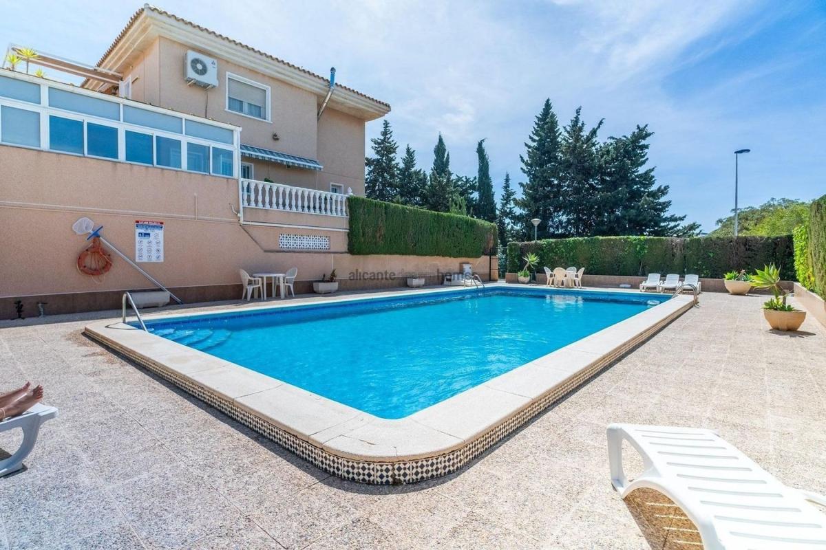 Sprzedaż niezależnego domku jednorodzinnego w  Casa o chalet en Parque Acuático - Sector 25, Torrevieja, Torrevieja photo 4