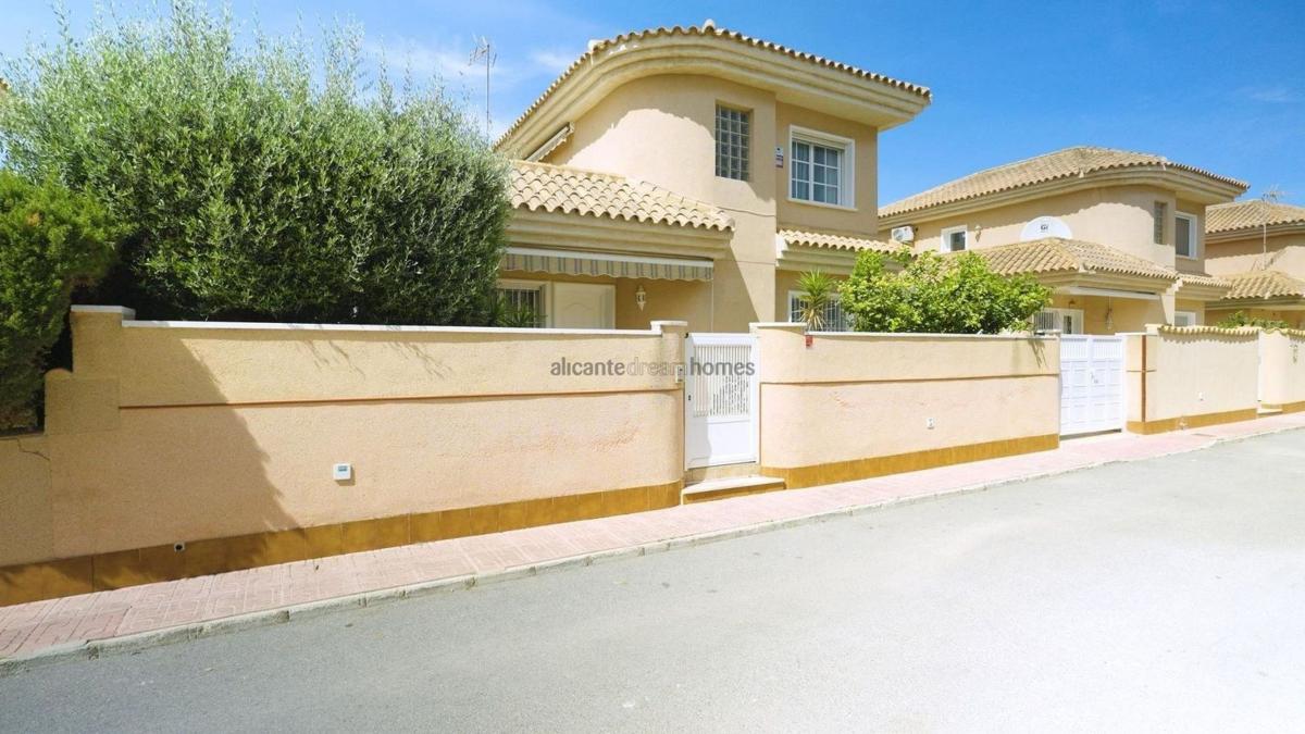 Sprzedaż niezależnego domku jednorodzinnego w  Casa o chalet en Parque Acuático - Sector 25, Torrevieja, Torrevieja photo 5