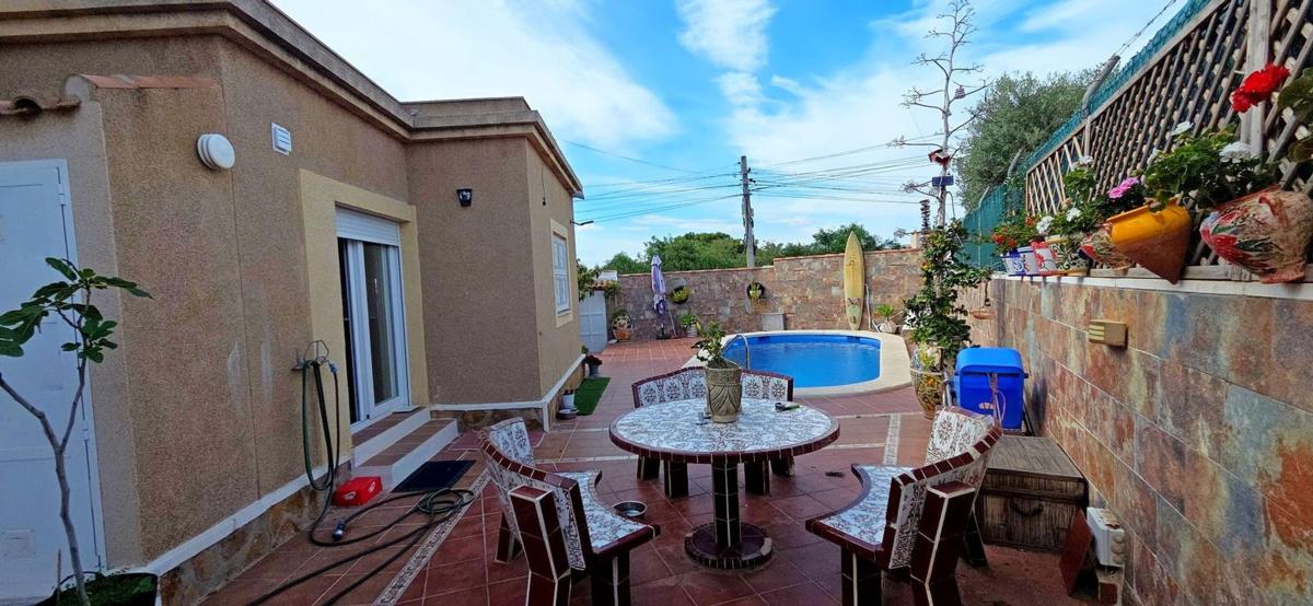 Sprzedaż niezależnego domku jednorodzinnego w  Chalet pareado en Calle Velázquez, 4, La Siesta - El Salado - Torreta, Torrevieja, Torrevieja photo 2