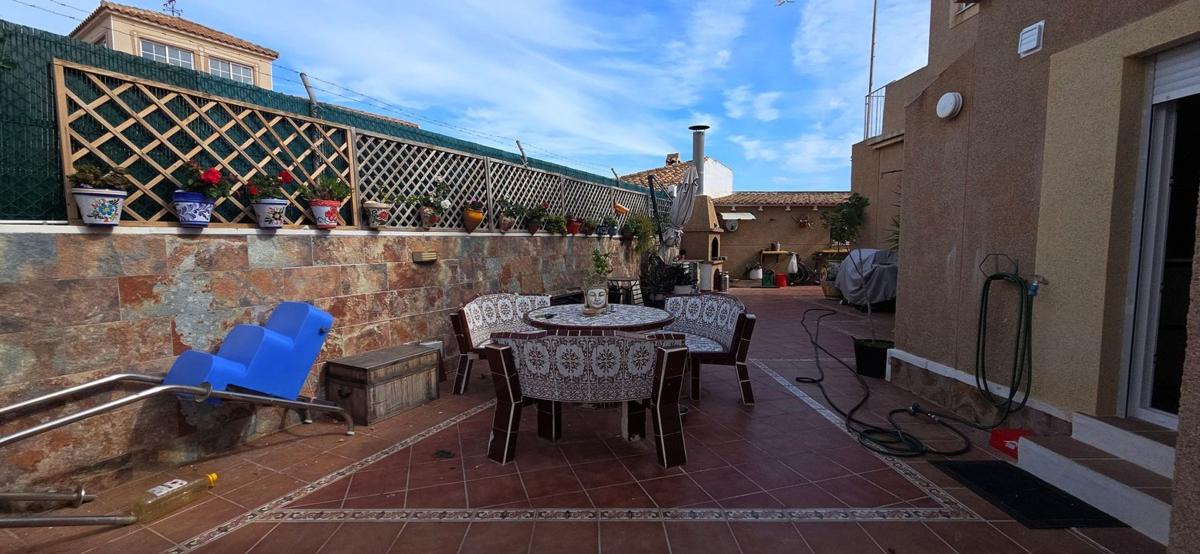 Sprzedaż niezależnego domku jednorodzinnego w  Chalet pareado en Calle Velázquez, 4, La Siesta - El Salado - Torreta, Torrevieja, Torrevieja photo 3