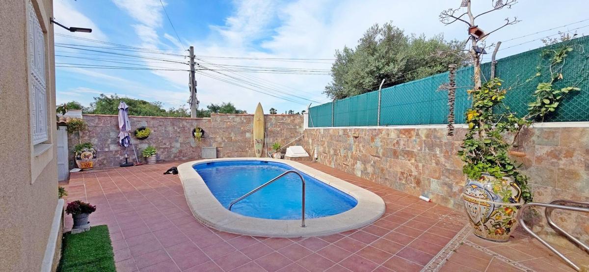 Sprzedaż niezależnego domku jednorodzinnego w  Chalet pareado en Calle Velázquez, 4, La Siesta - El Salado - Torreta, Torrevieja, Torrevieja photo 4