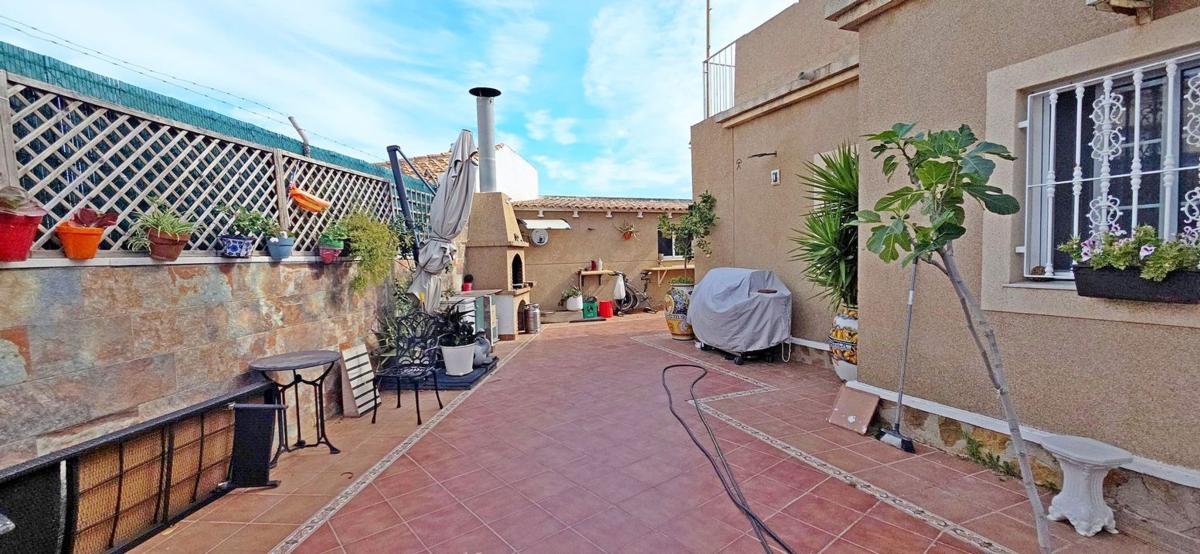 Sprzedaż niezależnego domku jednorodzinnego w  Chalet pareado en Calle Velázquez, 4, La Siesta - El Salado - Torreta, Torrevieja, Torrevieja photo 5