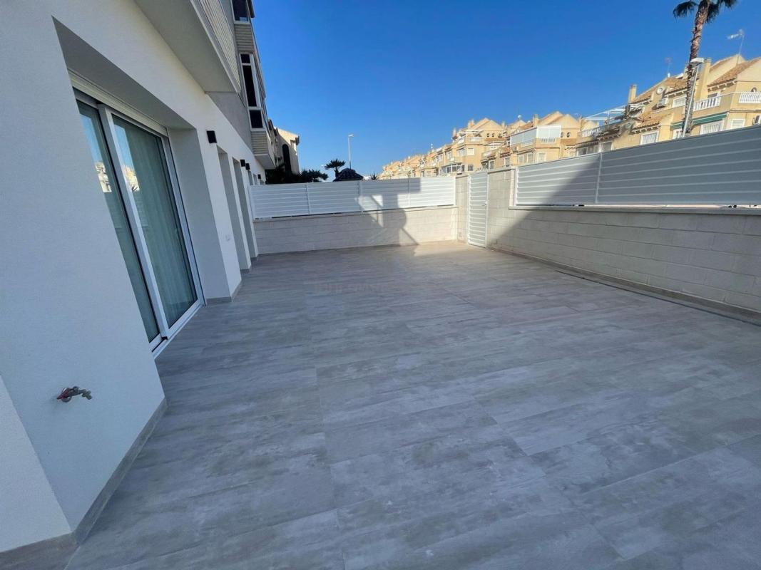Sale of apartment in Piso en Calle Agamenon, Aguas Nuevas, Torrevieja, Torrevieja
 photo 2