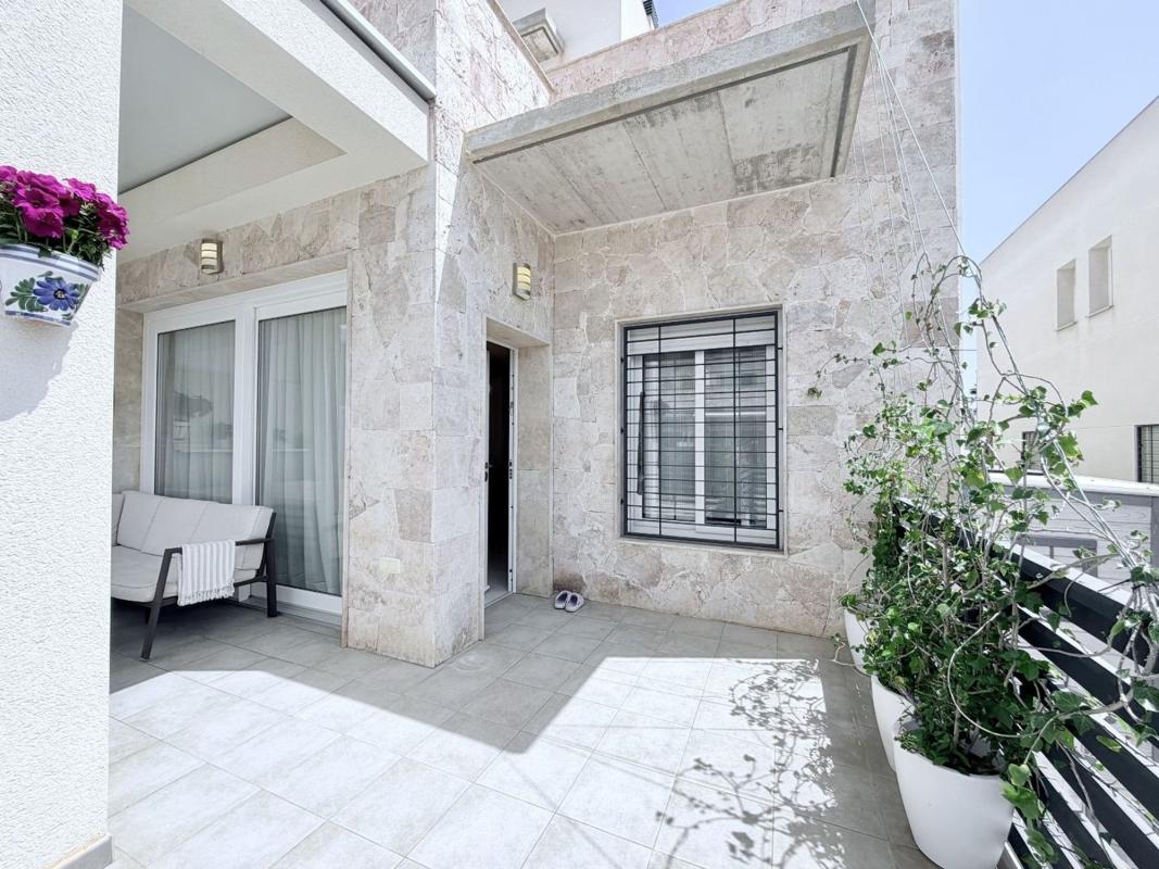 Продажа отдельного шале в Chalet pareado en Parque Acuático - Sector 25, Torrevieja, Торревьеха photo 2