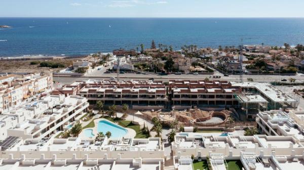 Venta de piso en Piso en Avenida Desiderio Rodríguez, La Veleta, Torrevieja, Torrevieja
thumbnail 2