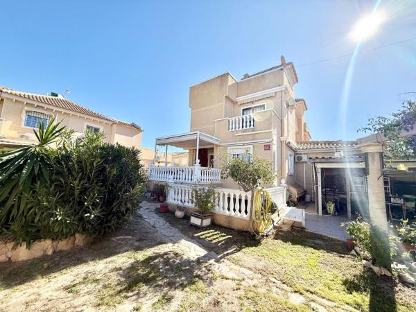 Chalet pareado en Aguas Nuevas, Torrevieja photo 1