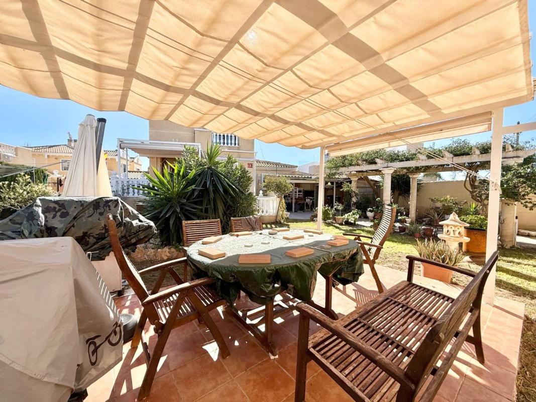 Venta de chalet independiente en Chalet pareado en Aguas Nuevas, Torrevieja, Torrevieja
 photo 3