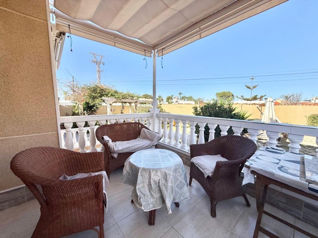 Venta de chalet independiente en Chalet pareado en Aguas Nuevas, Torrevieja, Torrevieja
 photo 4