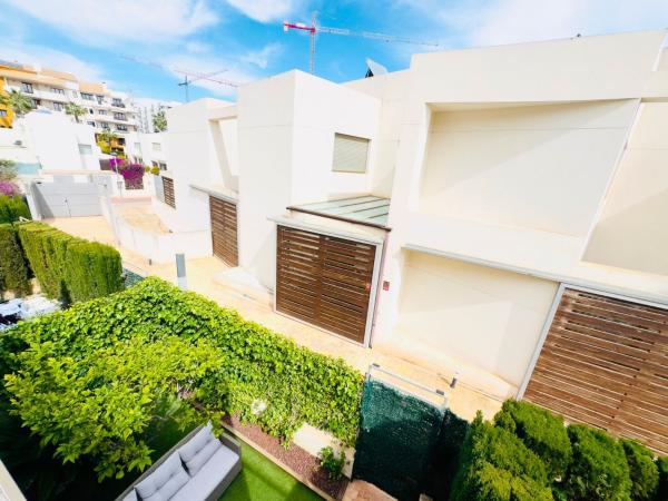Chalet pareado en Punta Prima, Torrevieja photo 1